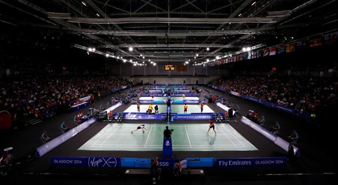 Una suggestiva visione dei campi di badminton. Action Images